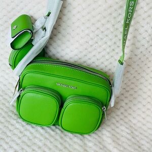 New! Michael Kors Leather Jungle Green jet set Crossbody Bag apple airpods pouch